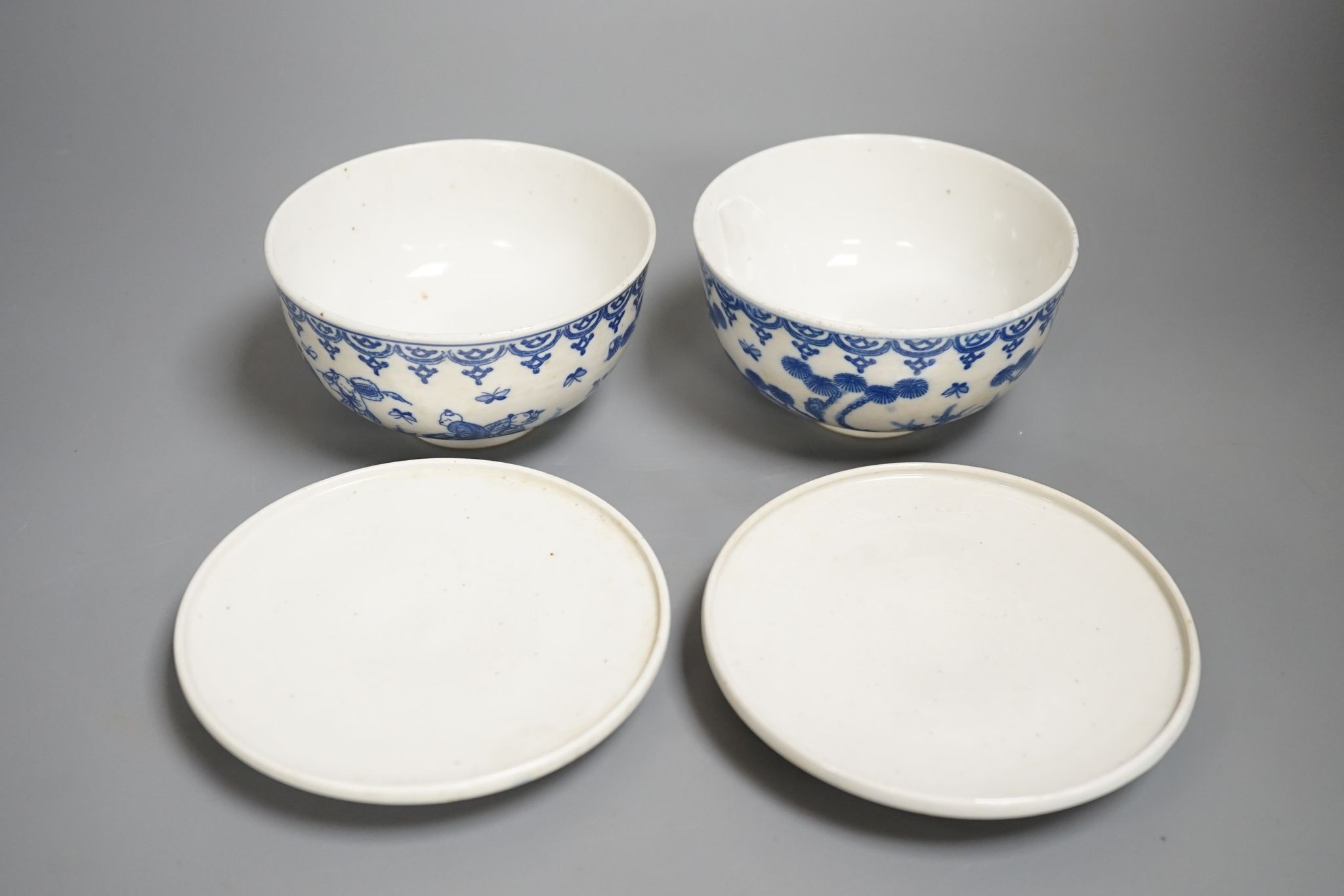 A pair of Japanese underglaze blue rice dishes and covers, Cover 13 cms diameter.